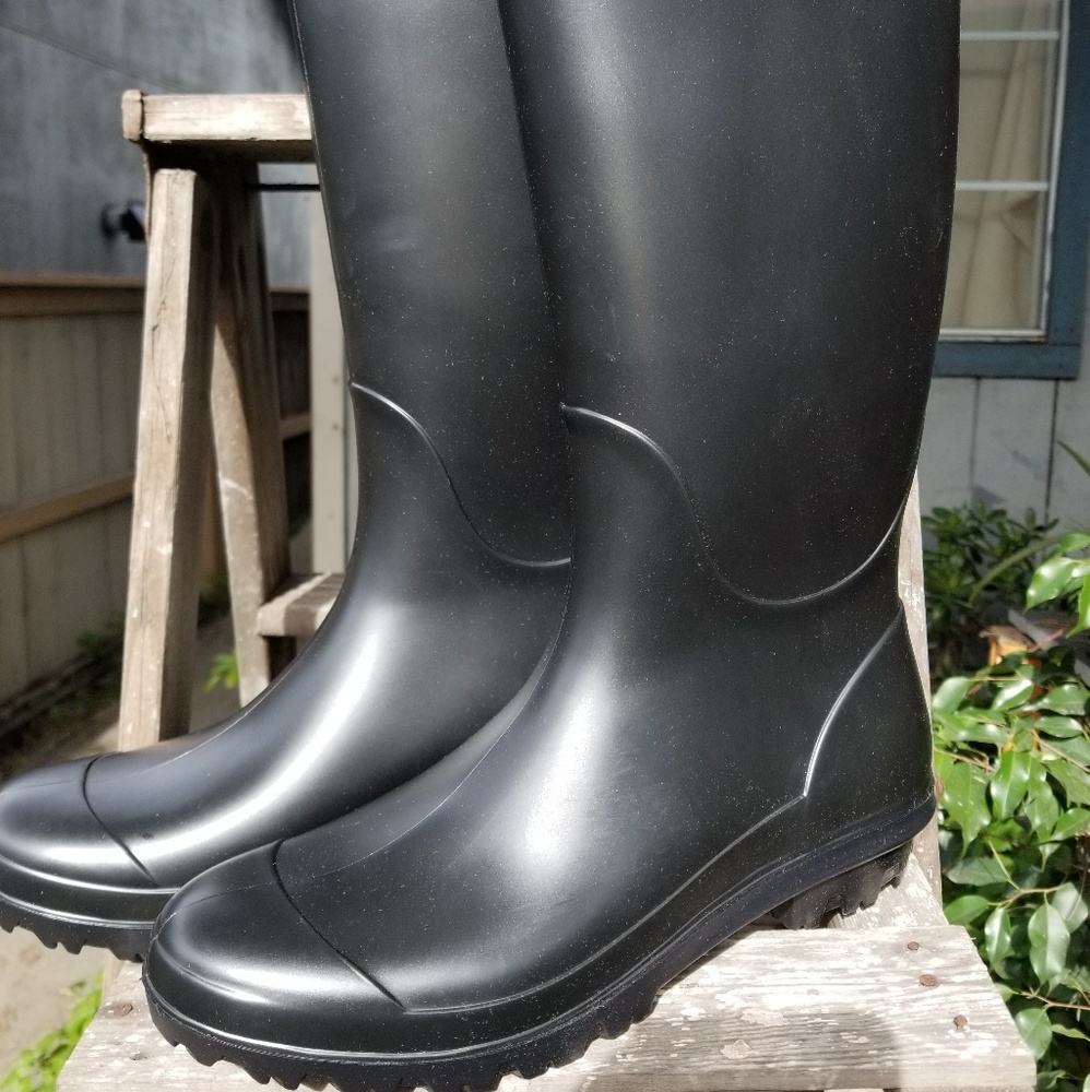 Ugg Rainboots waterproof size 10